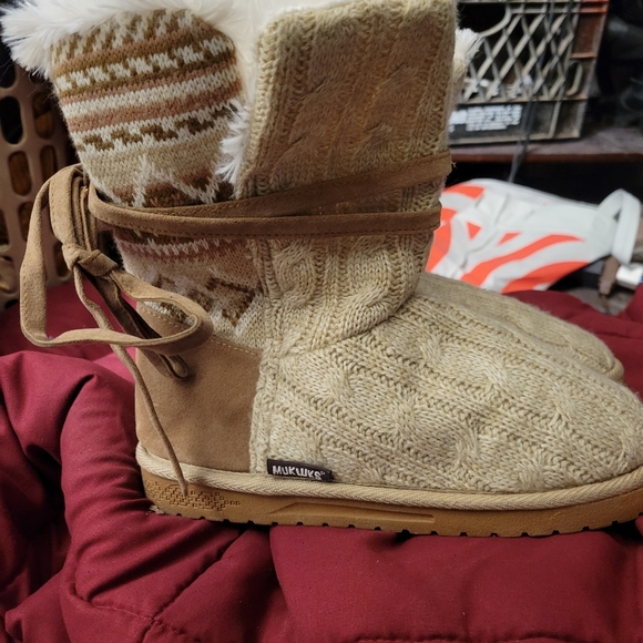 Muk luks boots size 7 - Picture 3 of 10